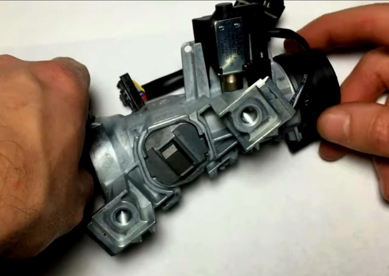 Mobile Ignition lock barrel replacement Ignition lock barrel replacement